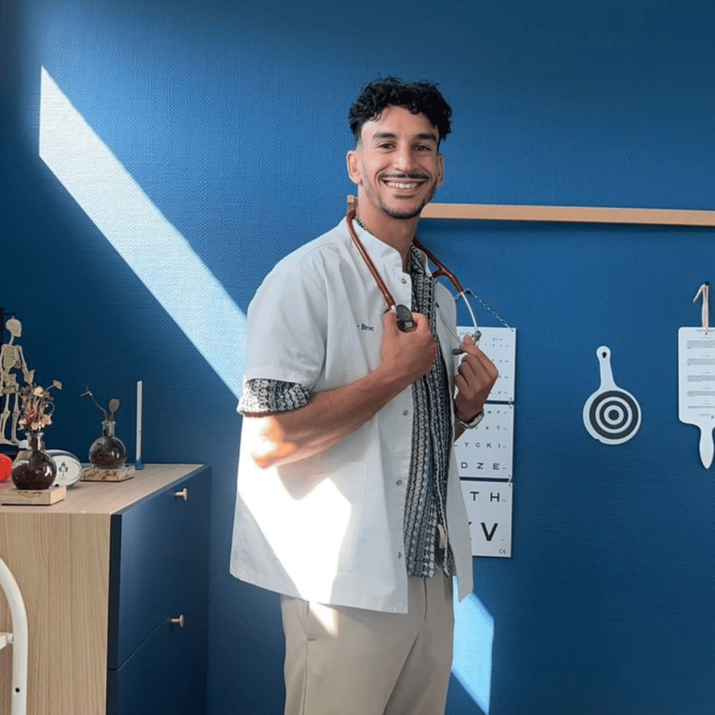 Portrait de DrBroc, interne en médecine, créateur de contenu santé et vulgarisateur médical