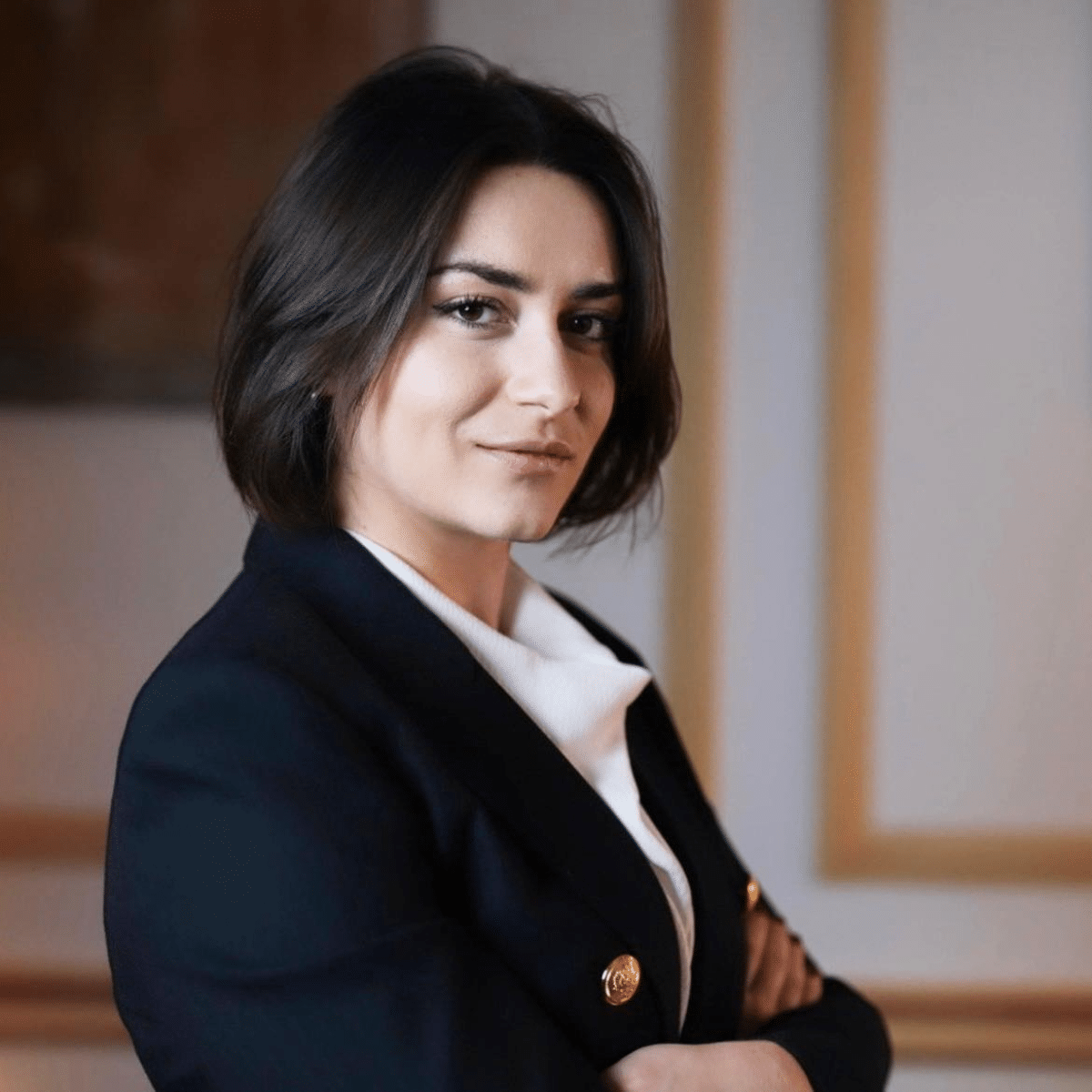 Portrait d’Olivia Ferrand, ostéopathe à Paris et créatrice de contenu santé sous le nom Touchofscience.