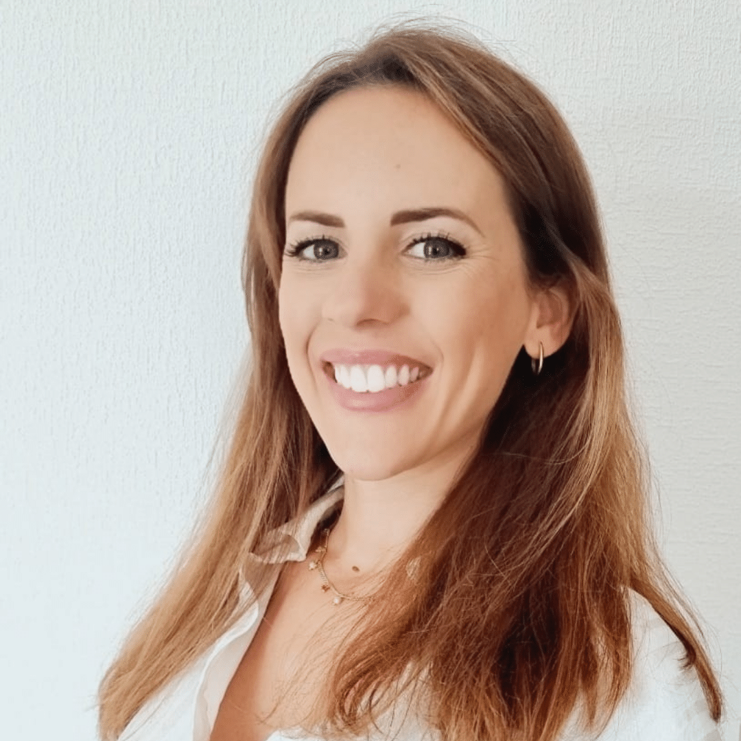 Portrait de Marine Carpinteiro, ostéopathe et créatrice de contenu santé.