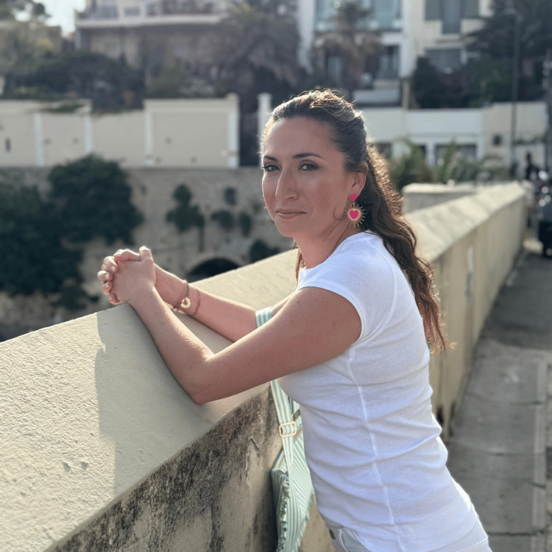 Portrait de DocFX, médecin urgentiste et influenceur santé, créateur de contenu digital médical