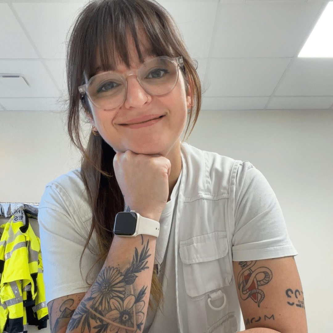 Portrait du Dr Sacha Gabriel Ayache, chirurgien-dentiste et créateur de contenu digital santé