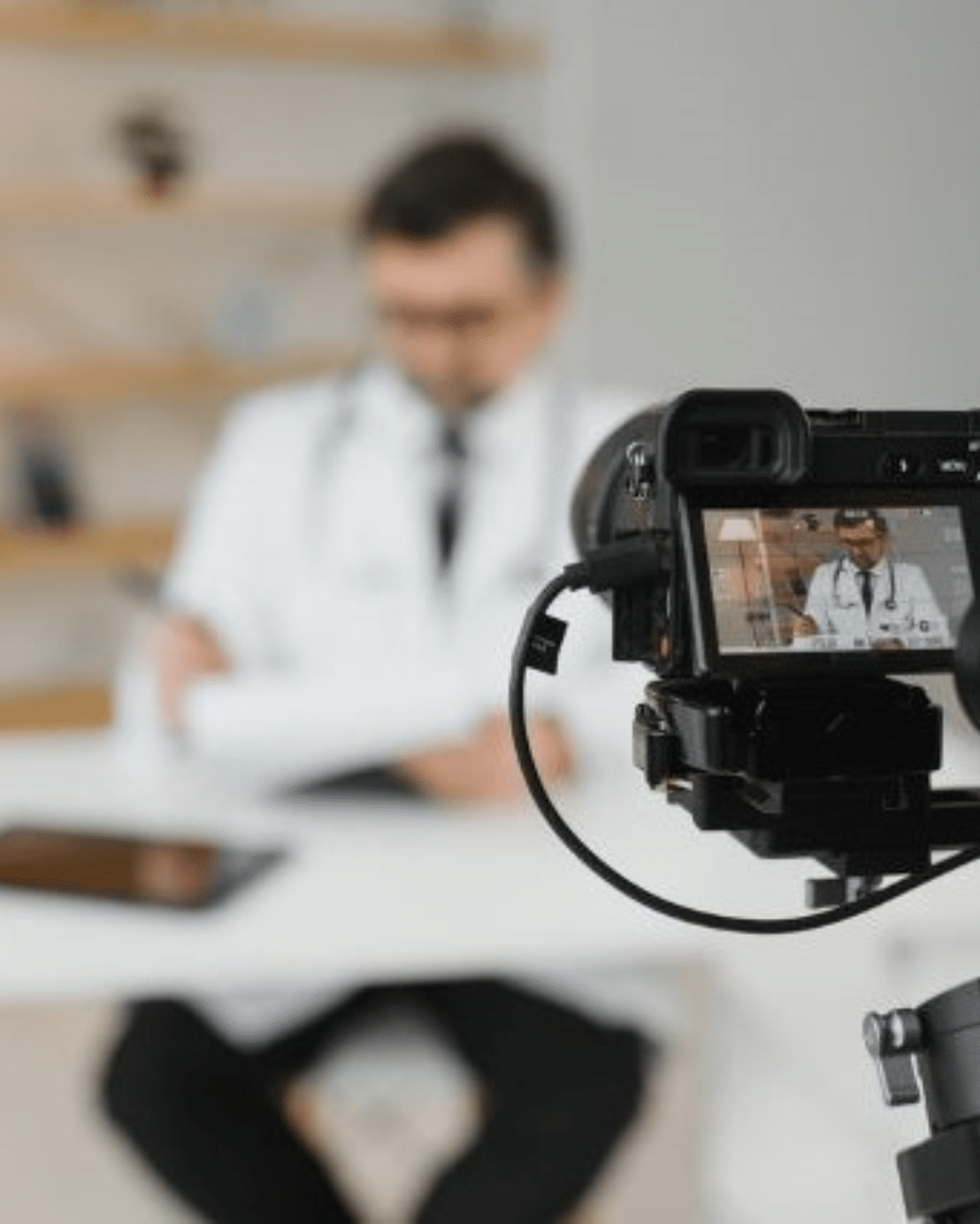 Photographie de simulation d’une équipe travaillant sur une stratégie de communication santé.